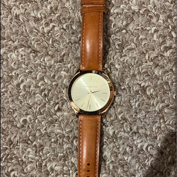 Michael Kors leather watch - Picture 1 of 2